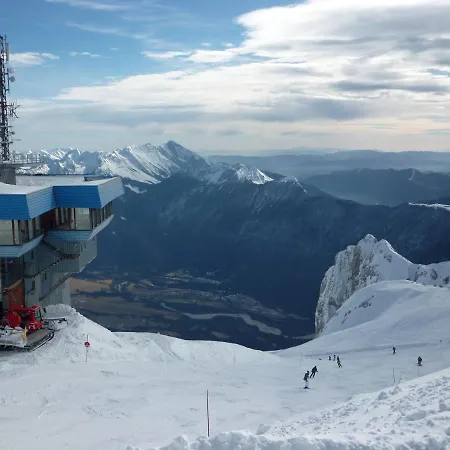 Honey Bee With Sauna קובאריד