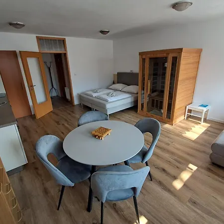 דירה Honey Bee With Sauna *