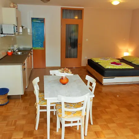 Honey Bee With Sauna * קובאריד