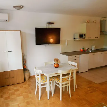 דירה Honey Bee With Sauna *