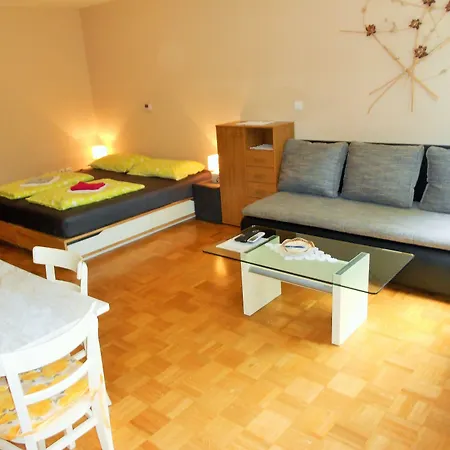 Honey Bee With Sauna קובאריד