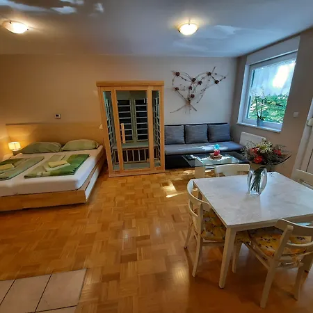 דירה Honey Bee With Sauna