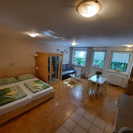 Honey Bee With Sauna Lejlighed Kobarid