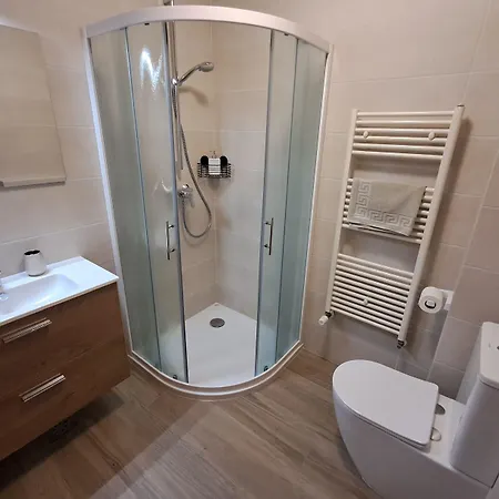 Honey Bee With Sauna Apartment