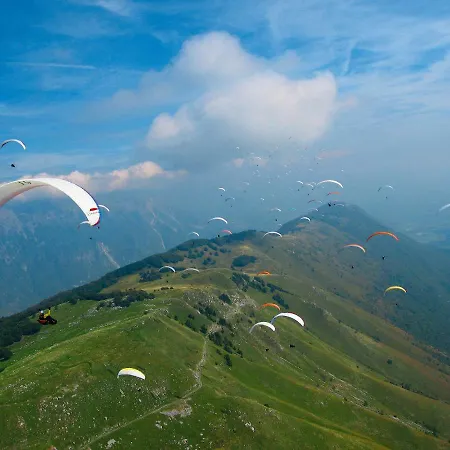 Honey Bee With Sauna דירה קובאריד