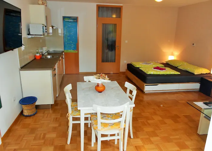 Honey Bee With Sauna * Kobarid