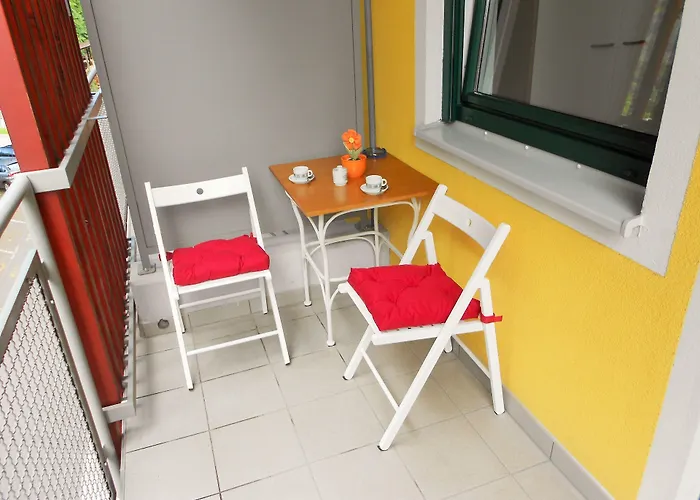 Honey Bee With Sauna *