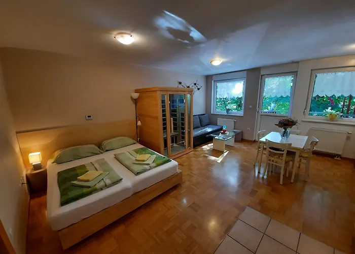 Honey Bee With Sauna * Kobarid